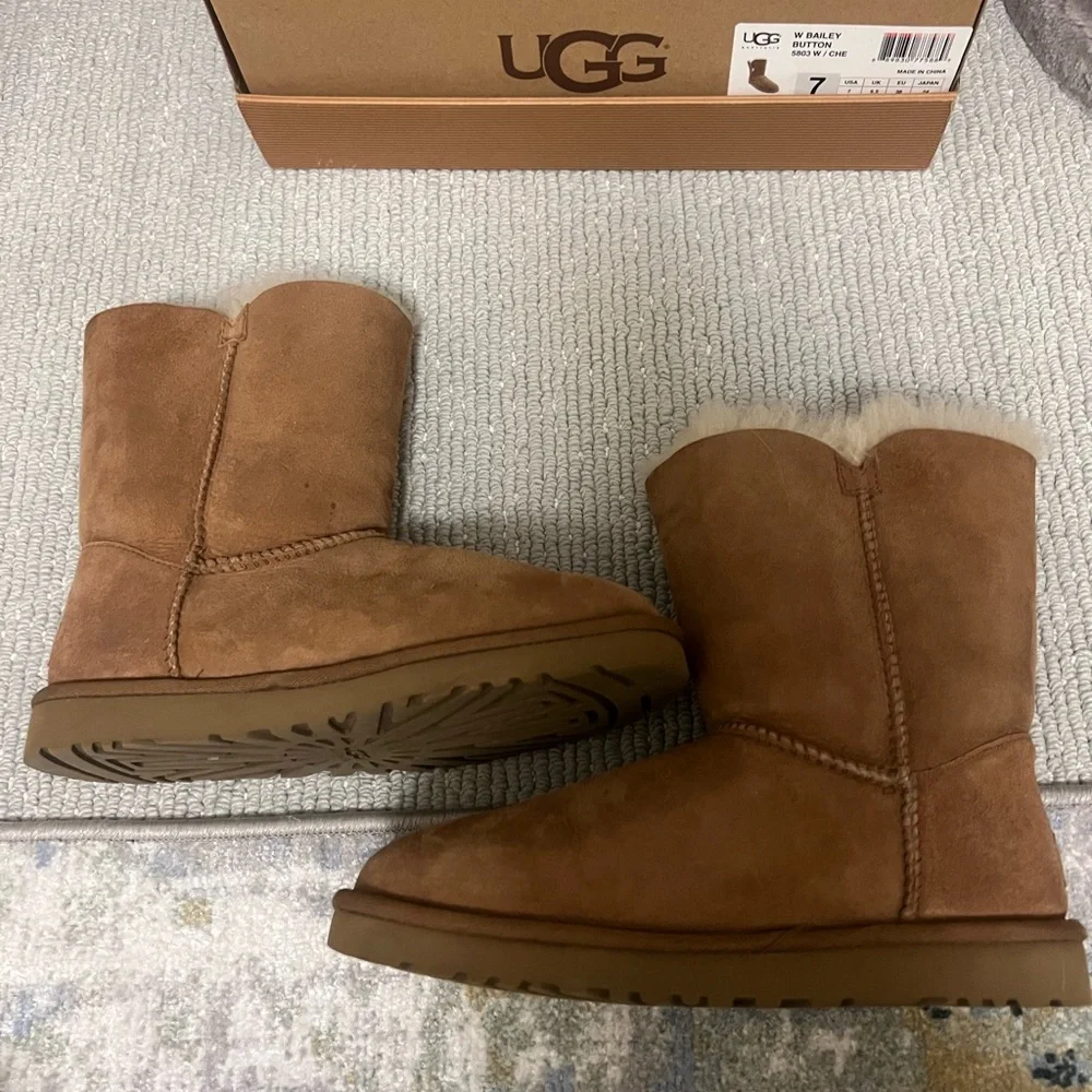 UGG Chestnut Bailey Boots 7 - Picture 3 of 11